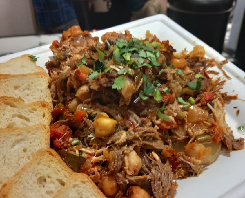 El Perequén 12 Canary Street Food Restaurante Canario en Mercado San Fernando